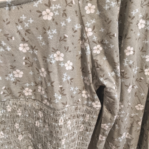 Floral Ruched Long Sleeve Top - Picture 6 of 7